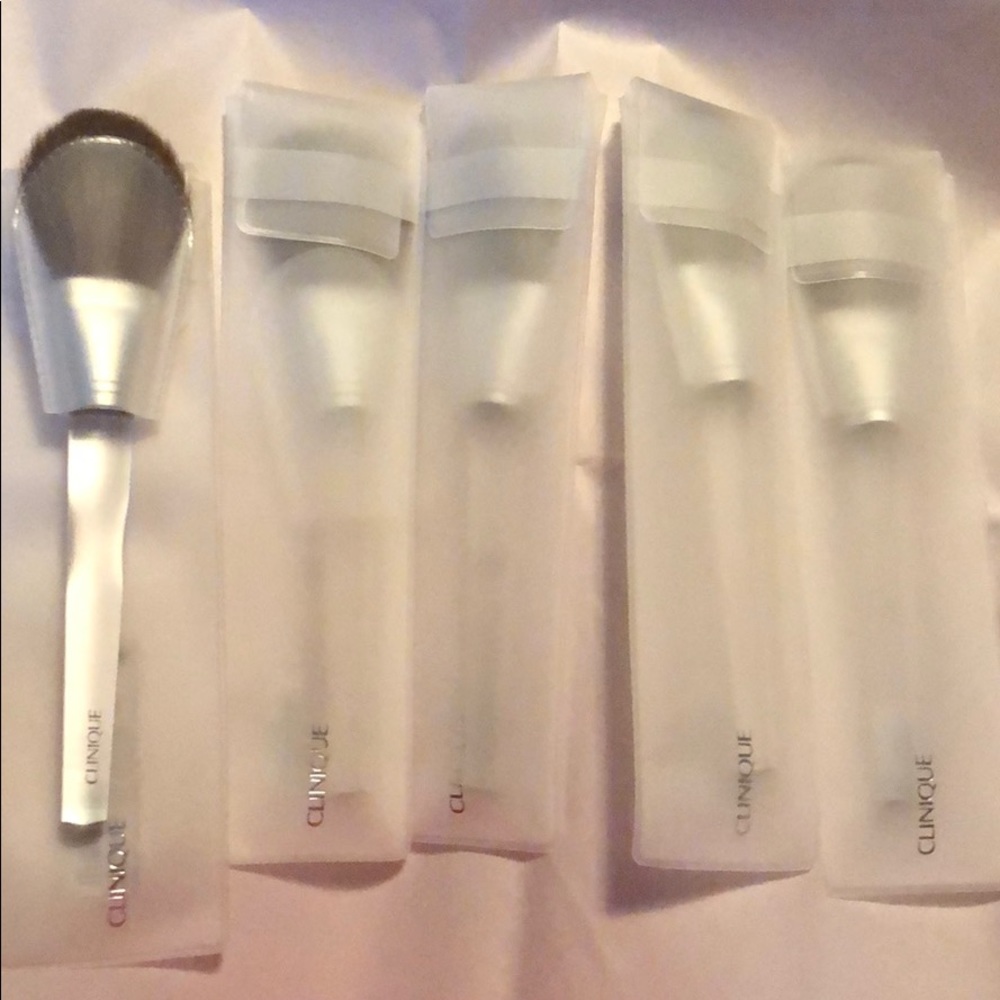 Clinique Powder makeup brushes